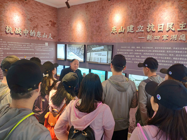 东山旅游公司联合无锡市照明股份有限公司组织党员开展主题党日活动