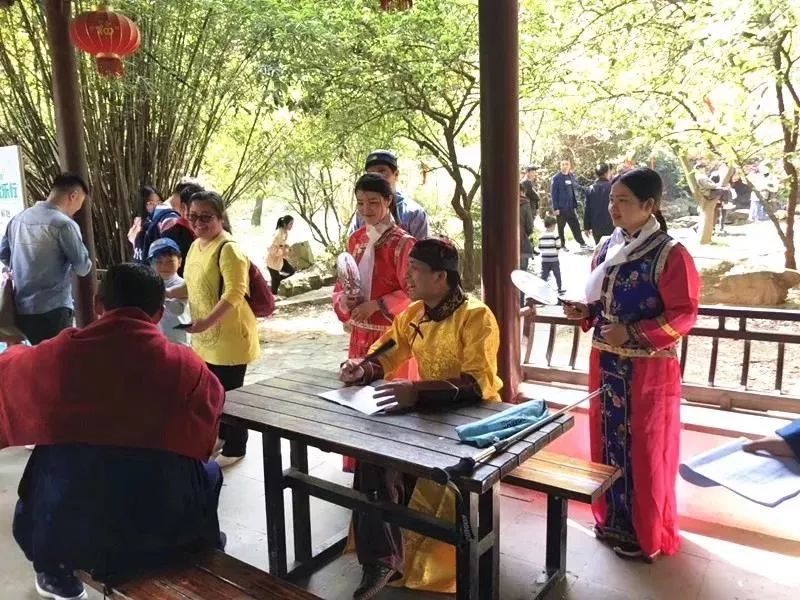 游园赏花探艺寻美味......五一游玩宝鉴等你来查收