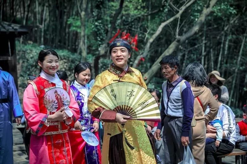游园赏花探艺寻美味......五一游玩宝鉴等你来查收