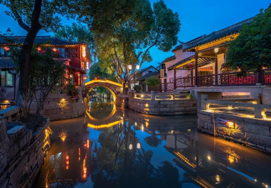 甪直开启“夜游模式”，打卡不一样的古镇夜色！