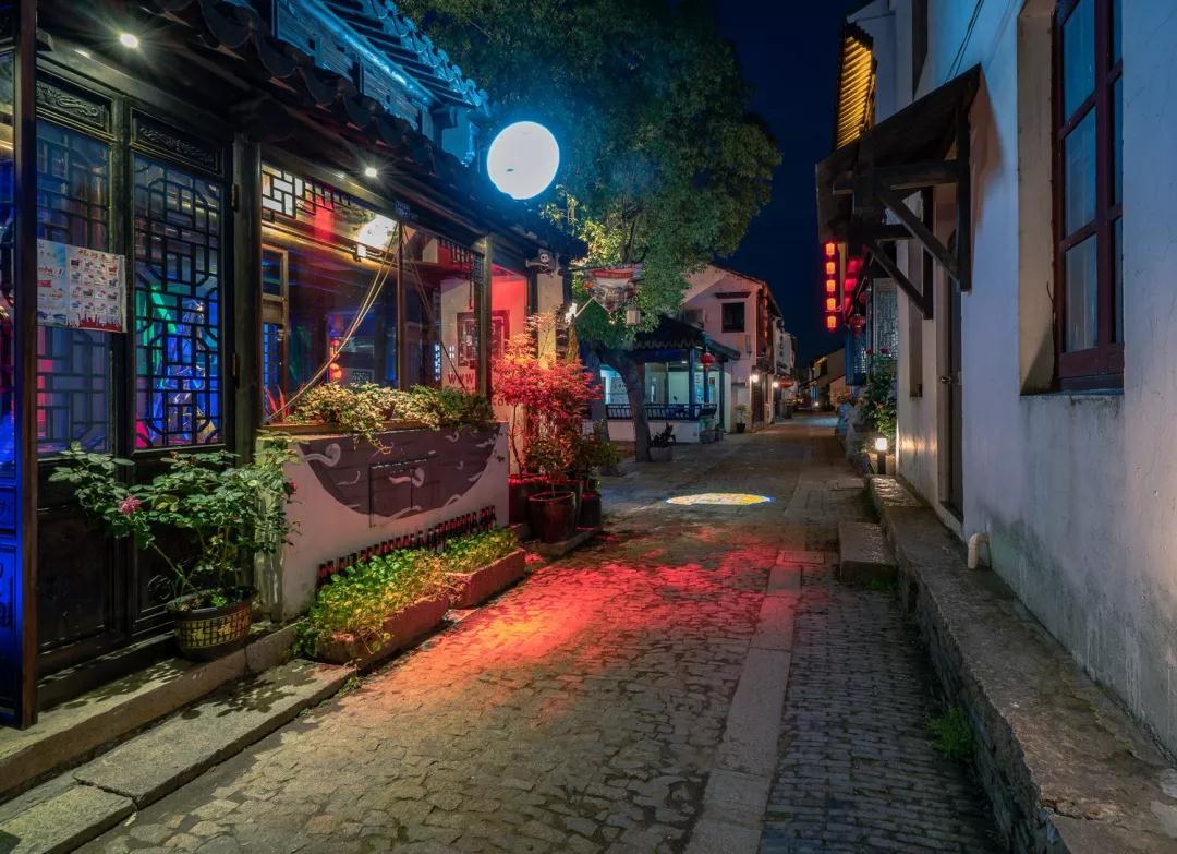 甪直开启“夜游模式”，打卡不一样的古镇夜色！