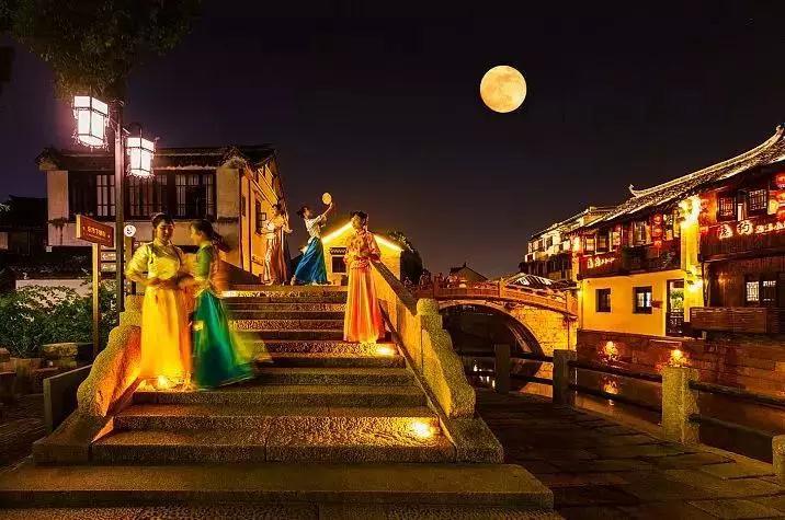 甪直开启“夜游模式”，打卡不一样的古镇夜色！