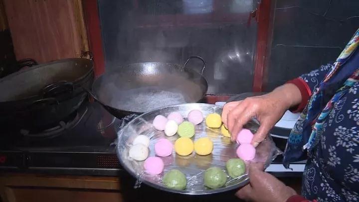 终于又等到了吃太湖船娘五彩团的时节！