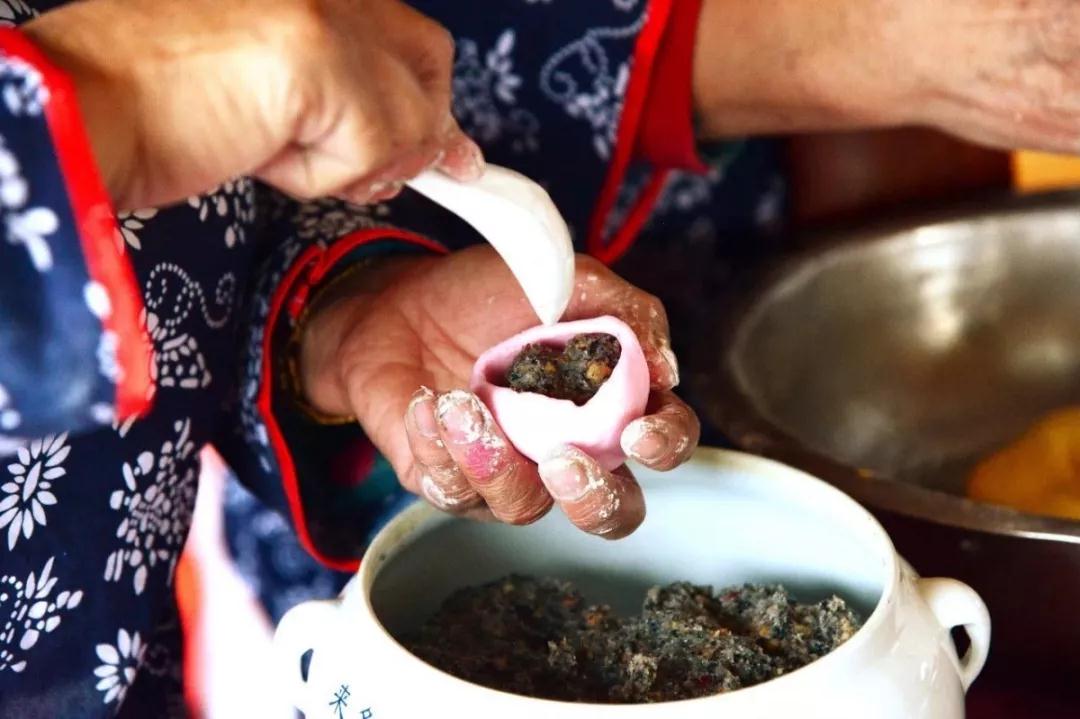 终于又等到了吃太湖船娘五彩团的时节！