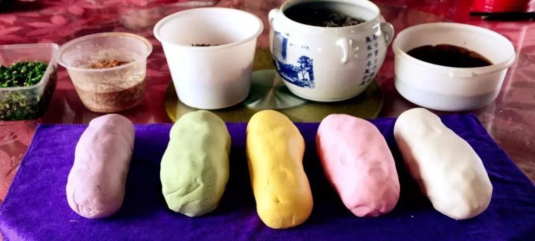 终于又等到了吃太湖船娘五彩团的时节！