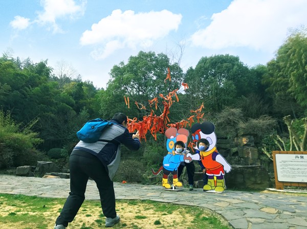 踏青养生正当时，木渎穹窿山景区周末迎来入园游客近3000人次
