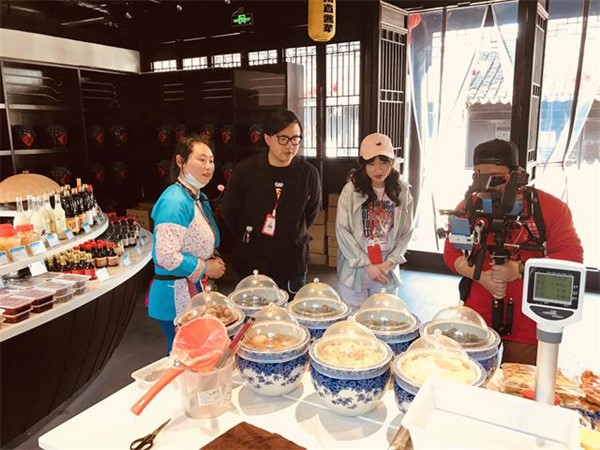 深度苏州自媒体在甪直古镇景区开展抖音直播
