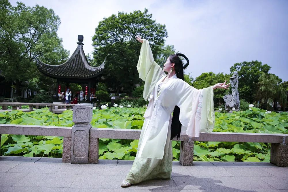 吴越风情江南梦，西施采莲舞香溪