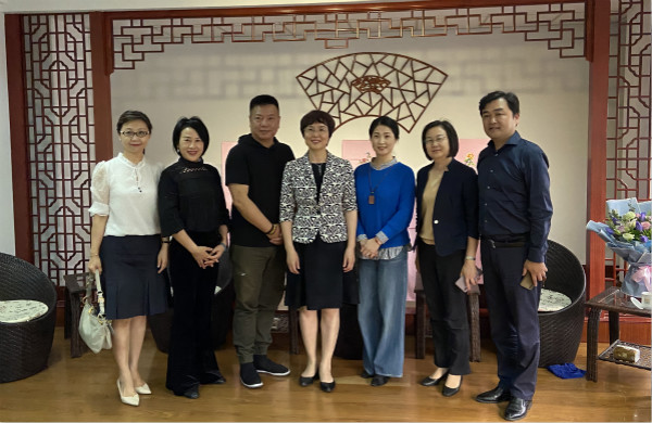 吴中区委书记陈嵘来吴中区评弹团慰问