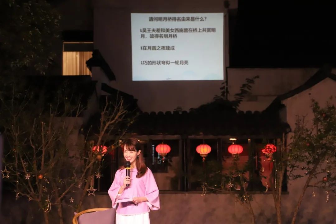 月照西山，与君共话