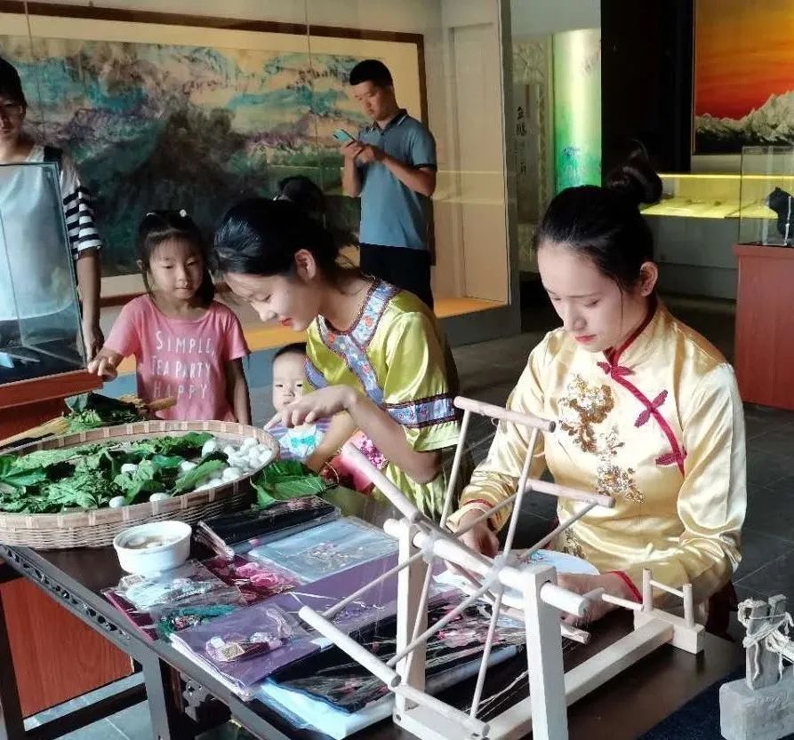 一年好景君须记，最是橙黄橘绿时