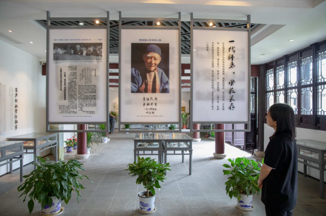 甪直自古多俊彦，吴淞江滨尽朝晖