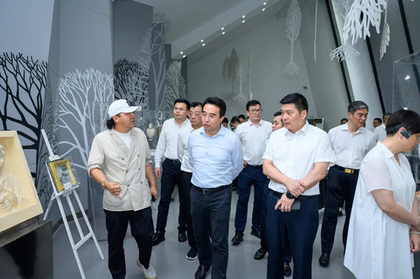 江苏省无锡市滨湖区委书记马良一行考察旺山景区