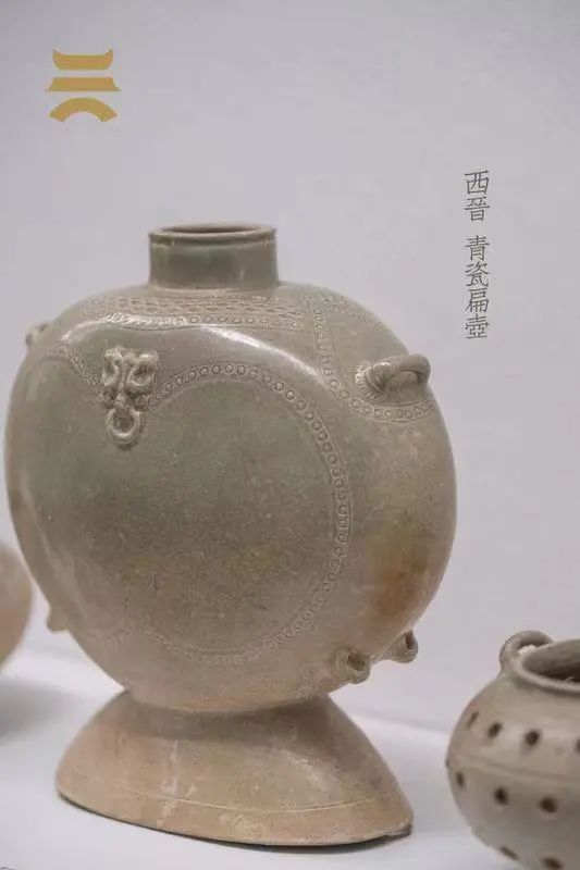 文物时光丨这件“扁壶”竟然玩起了穿越！