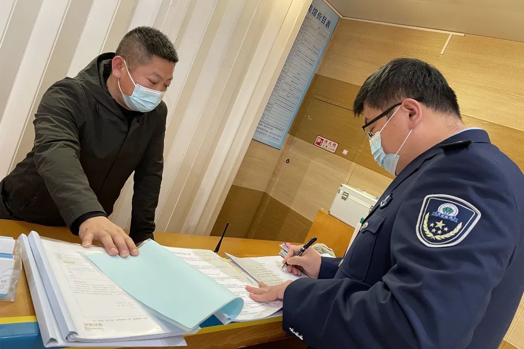 绝不松懈！全力做好疫情防控工作！