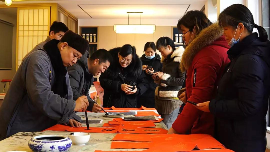 送春联，送“福”字！浓浓年味西山岛