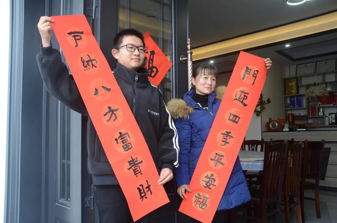 送春联，送“福”字！浓浓年味西山岛