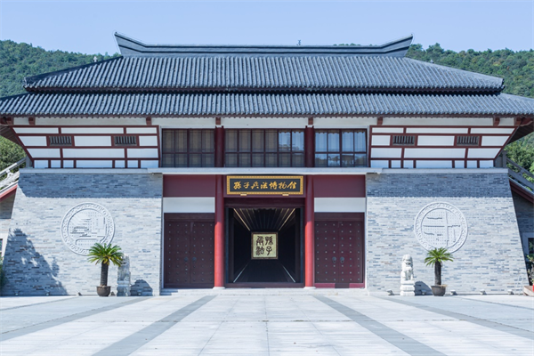 《狂飙》热播让《孙子兵法》受热捧——孙子兵法博物馆典藏版本首次展出