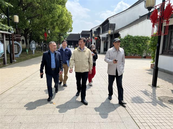 市文广旅局领导带队检查古镇景区假日旅游安全工作