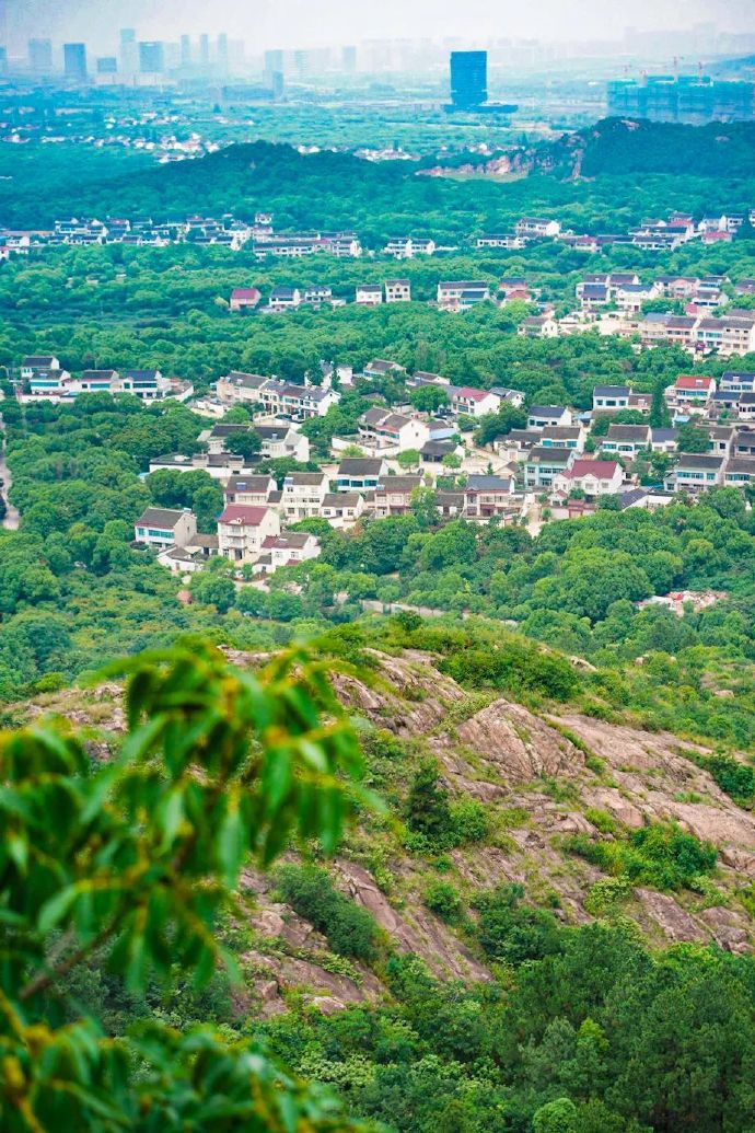 春暖花开，登高望远，踏青赏景