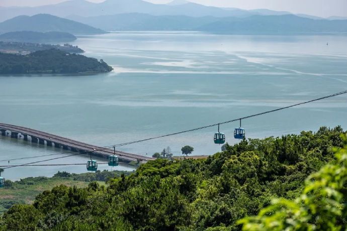 春暖花开，登高望远，踏青赏景