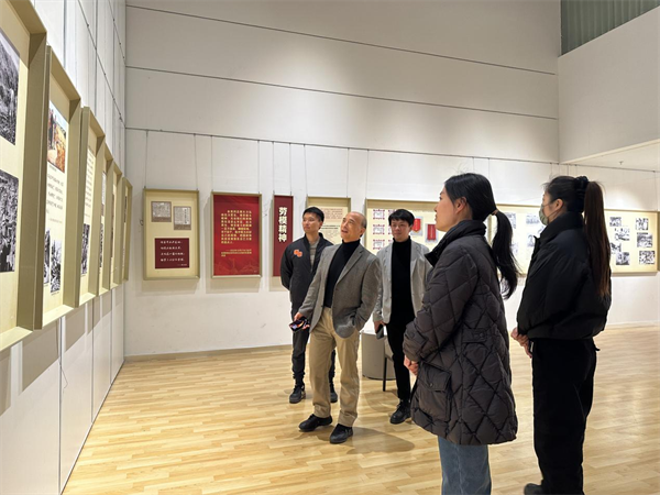 吴中区文化馆党支部组织党员参观 《延安精神 永放光芒》主题图片展