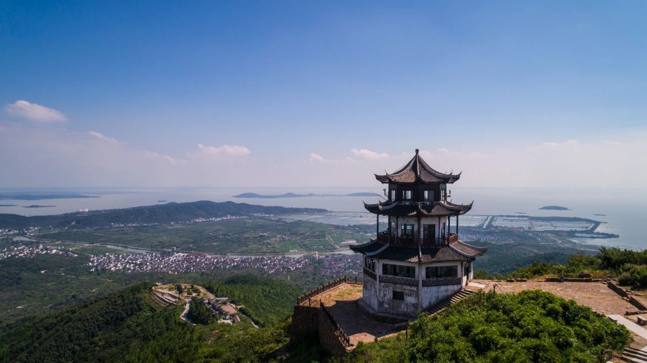 周末去爬山，登高揽春意~