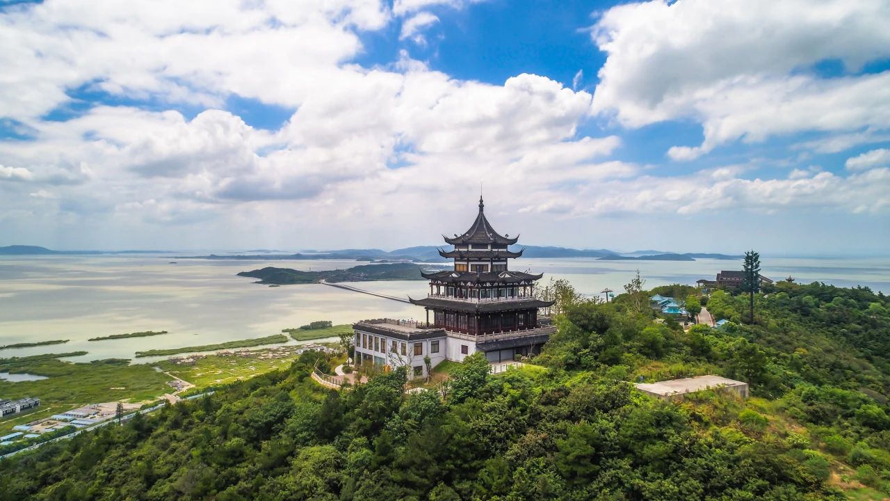 周末去爬山，登高揽春意~