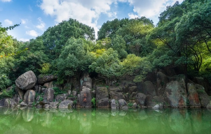 趁着天好登山去，来这里赏春意！