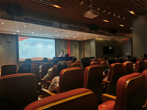 “走基层送党课”活动走进区文体旅局