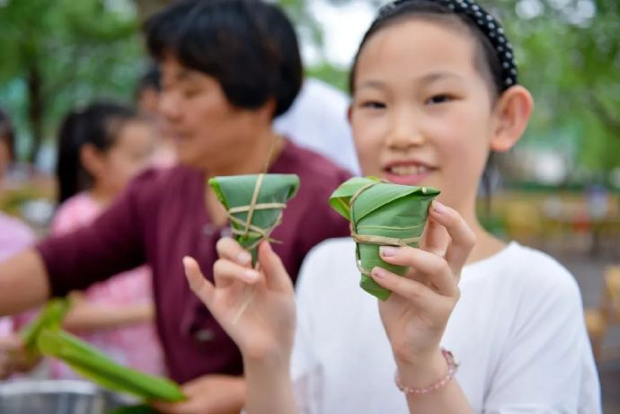 做陶艺、草木染、包粽子、制香囊……快来村里！