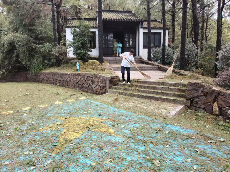 西山景区迅速展开台风后清理工作