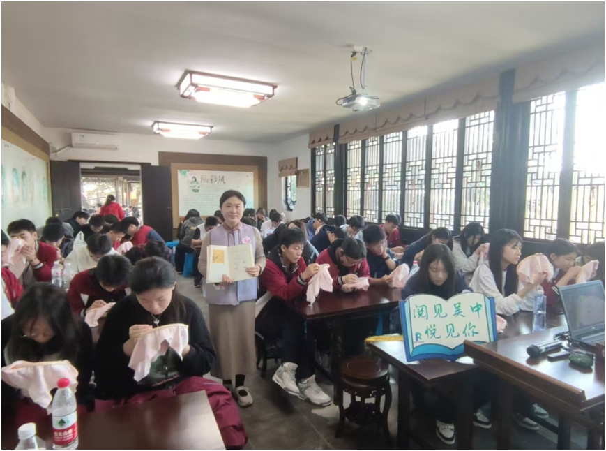 木渎古镇凤绣娘刺绣艺术工作室荣获“中国工艺美术学会游学基地”荣誉称号