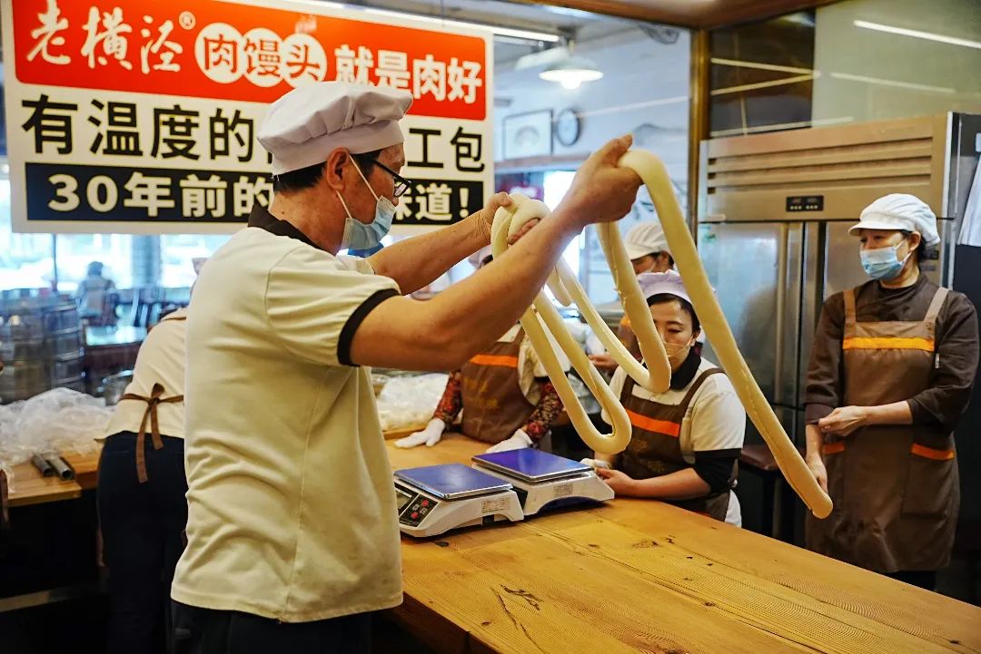 这一口肉馒头，也太好吃了吧！