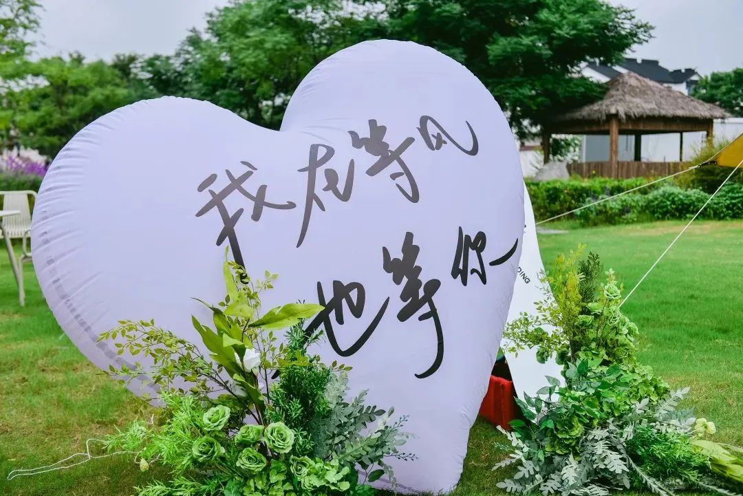 把春天铺成绿毯，林渡暖村大美草坪向你发出浪漫邀请函