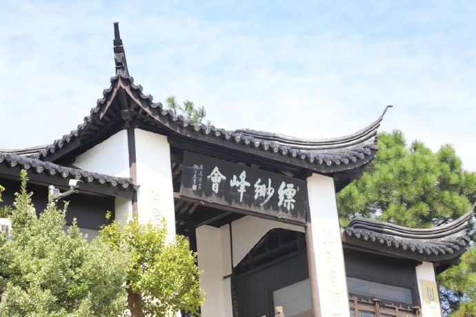 上岛开启登山踏青计划！