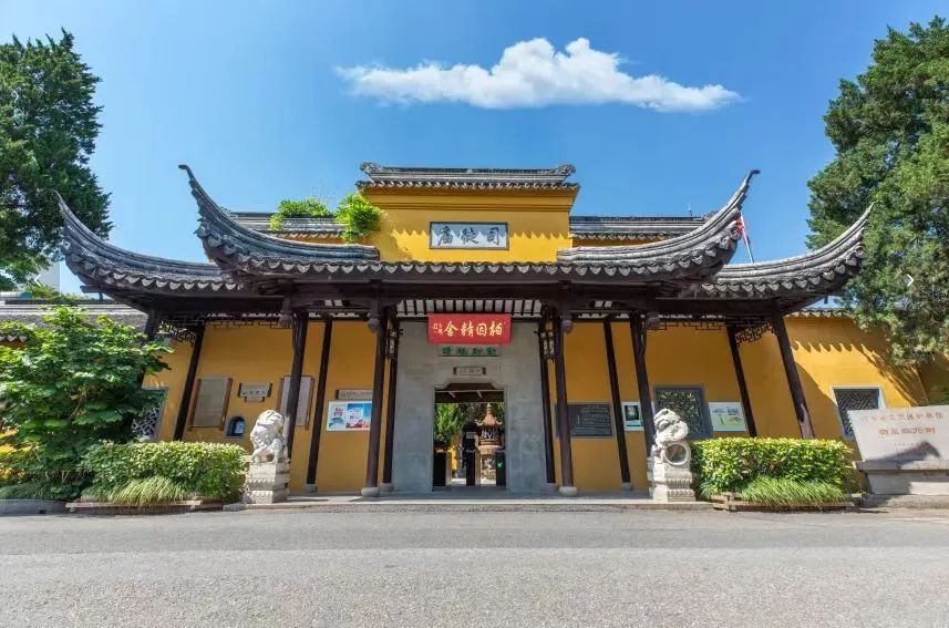 在古刹禅林，吹吹“清心风”
