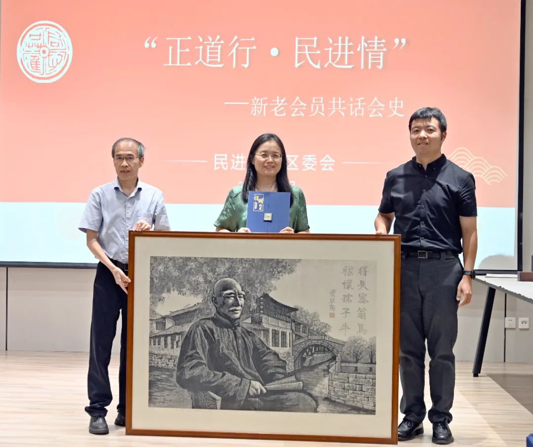 痕刻风骨，核上见精神！两件艺术珍品入藏叶圣陶纪念馆！