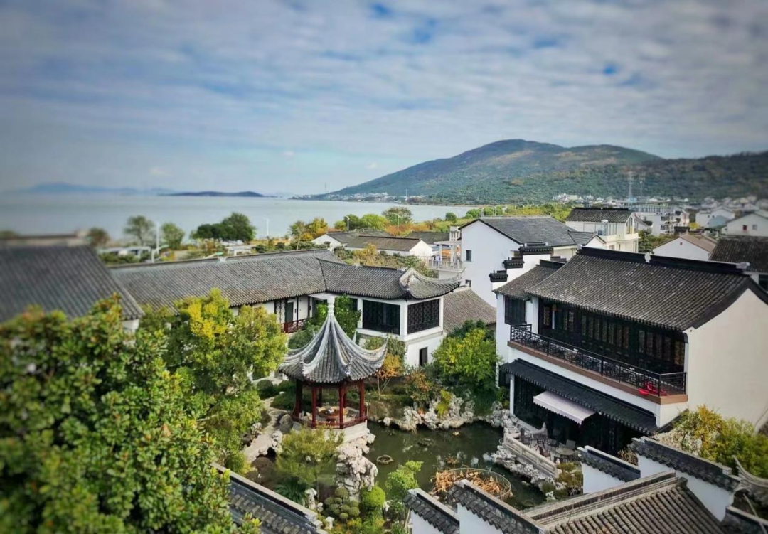 宿在湖山间，解锁诗意假期！