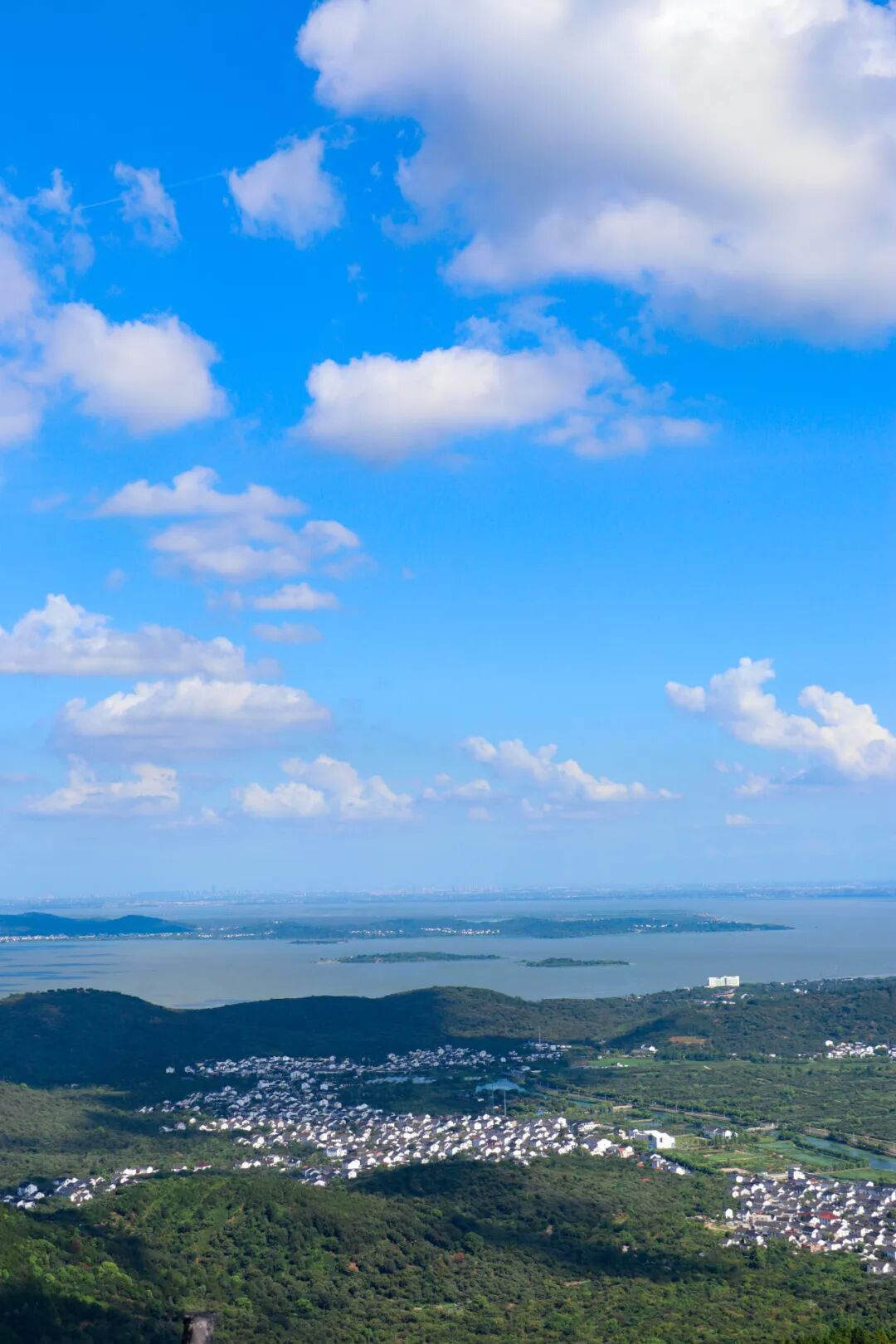 今日又重阳，登高吴中赏清秋！