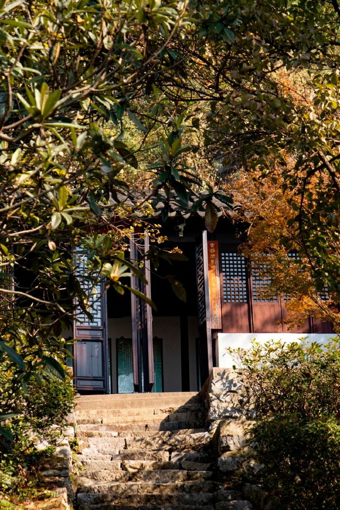 石公山色正斑斓~