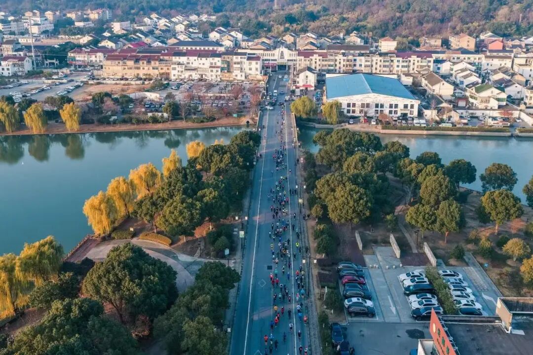 千名跑者竞逐湖山！第五届凯乐石光福群山挑战赛燃情冬日！