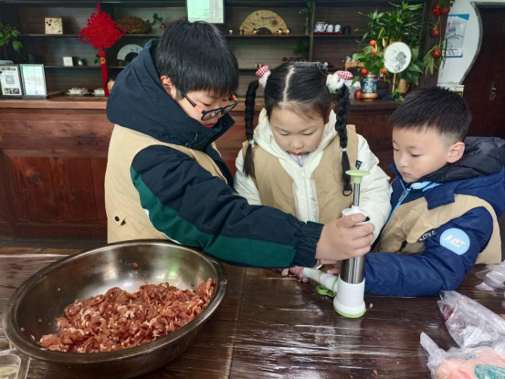 东山雕花楼开展“醒狮年俗营”系列活动