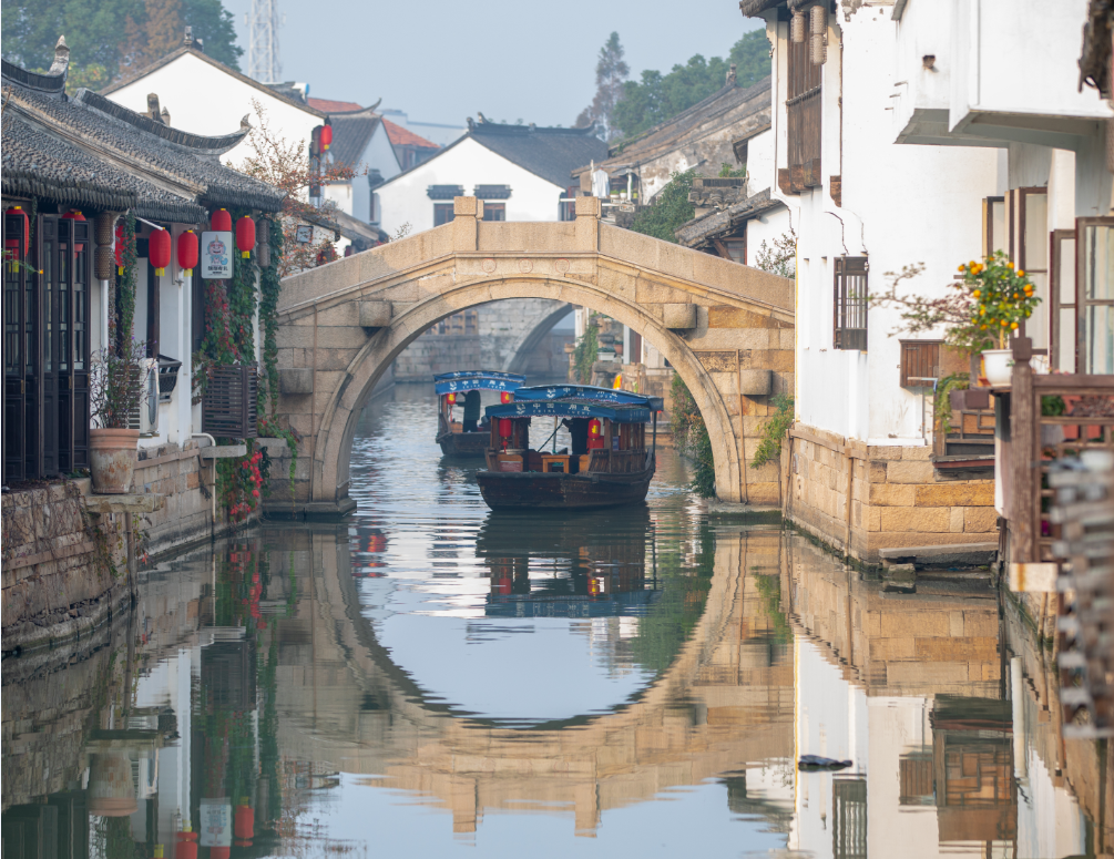 小桥流水，织就江南诗行