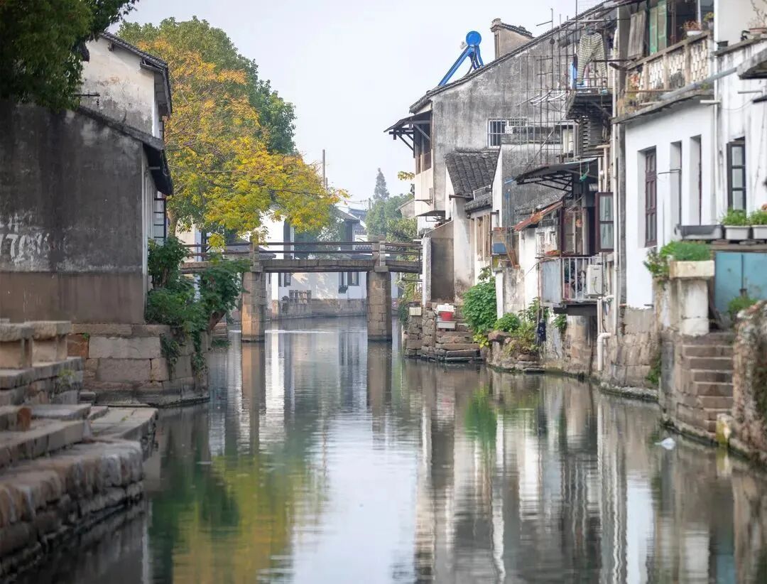小桥流水，织就江南诗行