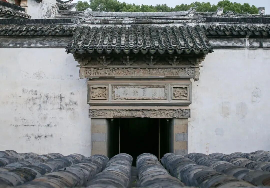 粉墙黛瓦，尽展中式建筑之美