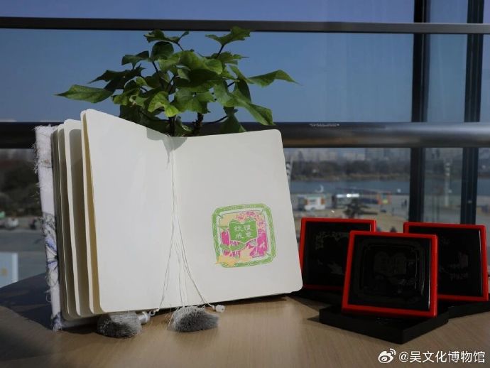 吴文化博物馆和苏州图书馆合作的“纹理成章”线下主题微书展启动啦!