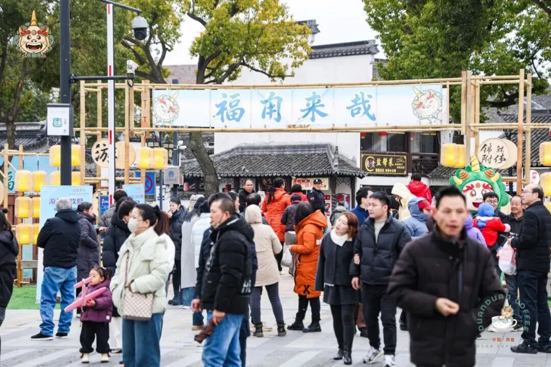 吴中过大年丨机器人拜年、打铁花刷屏……古镇年味别样浓~