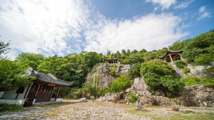 在山巅，许下新年愿景