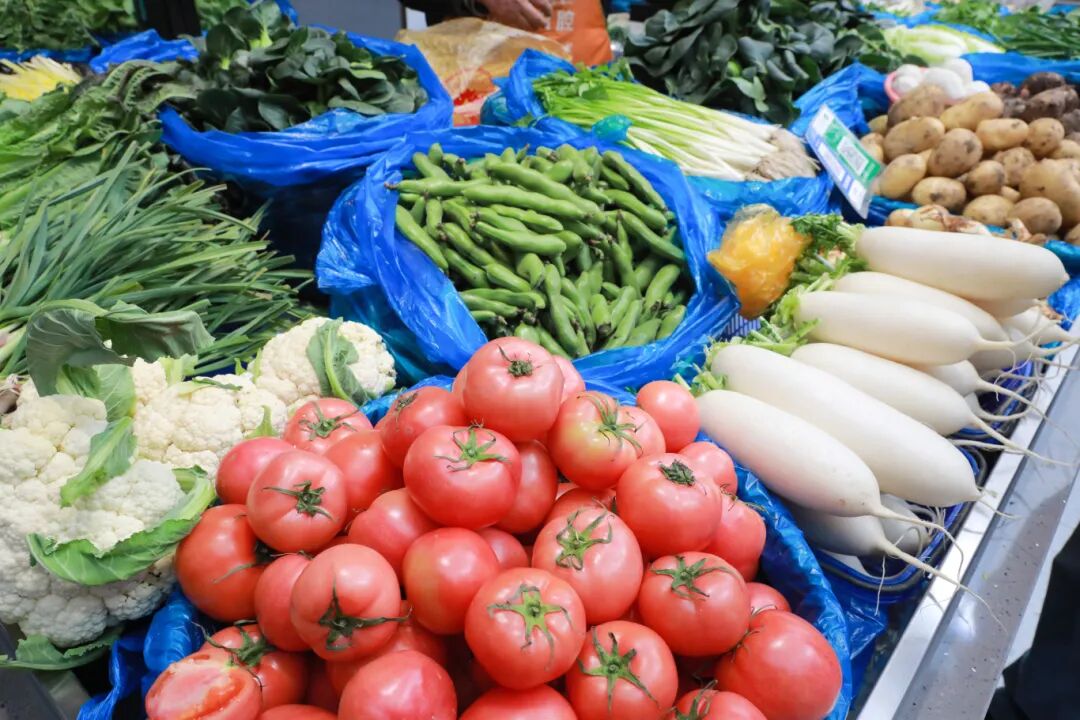寻味菜市场,提一篮“活色生香”的春天